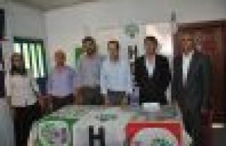 Çukurca'da AKP'den istifa eden 9 kişi HDP'ye geçti