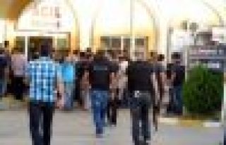 Dargeçit'te yaralanan polislerden biri hayatını...