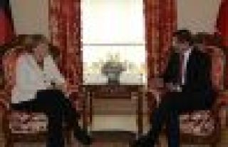 Davutoğlu, Merkel ile görüştü