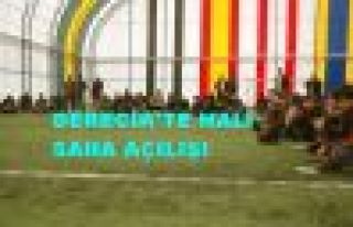 Derecik Beldesi'ndeki İlk Halı Sahası Tesisi Hizmete...