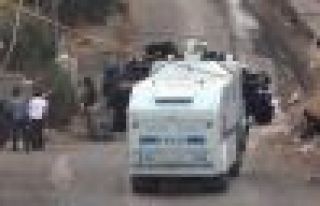 Derik'te zırhlı aracın geçişi sırasında patlama