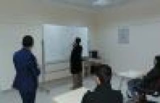 Dicle Üniversitesi Tıp Fakültesi'nde Kürtçe dersi