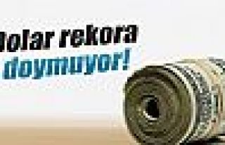Dolar rekora doymuyor, euro 4'ü geçti