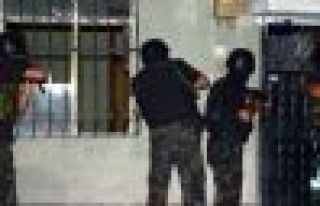 Edremit ve İpekyolu ilçesinde 4 kişi tutuklandı