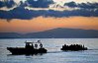 Ege Denizi'nde üç yerde mülteci teknesi battı