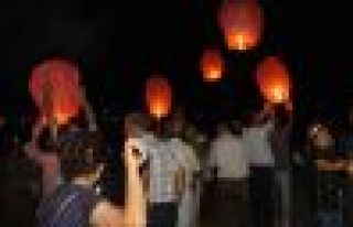 Emekçiler Gazze ve Rojava için fener uçurdu