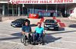 Engelli aktivistler CHP önünde açlık grevinde...