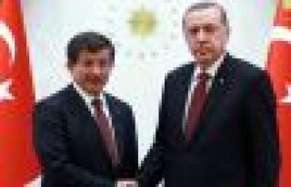 Erdoğan, hükümeti kurma görevini Davutoğlu'na...