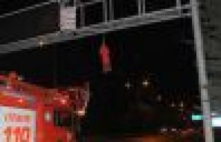 Eskişehir'de boynuna ip geçirilmiş insan maketi...