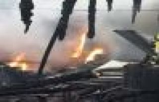 Eve yıldırım düştü!.. 4 ölü!