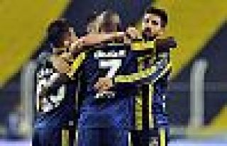 Fenerbahçe Sow'la güldü, gruptan lider çıktı