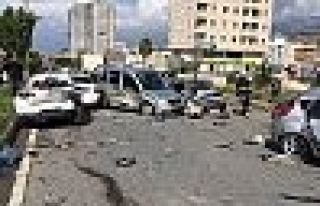 Freni boşalan tır çok sayıda araca çarptı: 5...