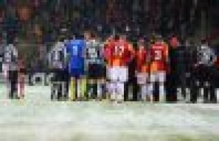 Galatasaray-Juventus maçı ertelendi