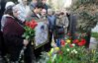 Gazeteci Metin Göktepe mezarı başında anıldı