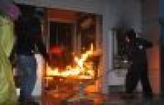 Gever'de Halk Bankası şubesi ateşe verildi