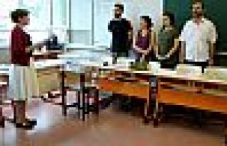 Görevliler sandık yemini ederek başladı