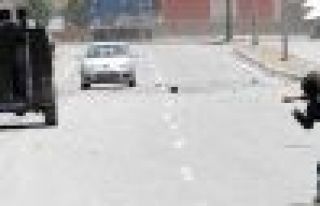 Gösteriye katılan çocuklara ağırlaştırılmış...