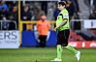 Hakemler sakatlanınca taraftar hakemlik yaptı!