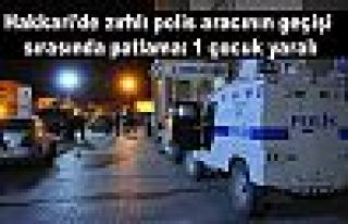 Hakkari'de zırhlı polis aracının geçişi sırasında...