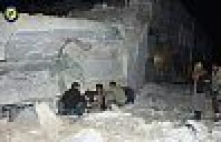 Halep'in batısında hava saldırısı: En az 42 ölü