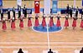 Halkoyunları ekibi Macaristan'a iltica etti