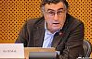 Hasan Cemal'in pasaportuna el kondu