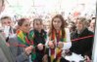 HDP Başkale seçim bürosu kitlesel bir törenle...