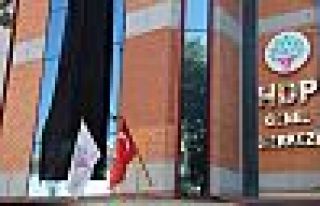 HDP Genel Merkezi'ne siyah bez asıldı