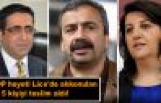 HDP heyeti Lice'de alıkonulan 5 kişiyi teslim aldı