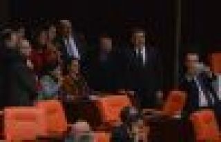 HDP'li vekillerden Genel Kurul'da hatıra fotoğrafı