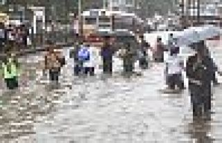 Hindistan'da sel felaketi: 168 kişi öldü