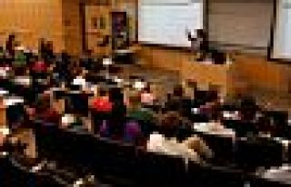 İhraç edilen akademisyenlerin pasaport başvurusu...