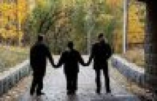 İki kocası ve bir sevgilisi olan kadın ülkeyi...