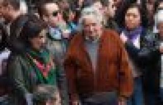 İlk kez bir devlet başkanı Cumartesi Anneleri'ne...