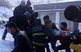 İnşaattan düşen işçi, hastanede yaşam mücadelesini...