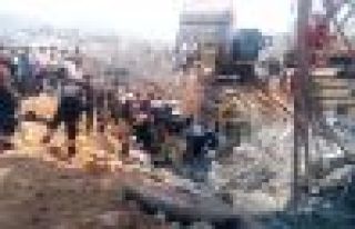 İskele Çöktü: 4 İşçi Enkaz Altında