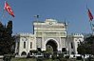 İstanbul Üniversitesi'nde 95 öğretim üyesi uzaklaştırıldı