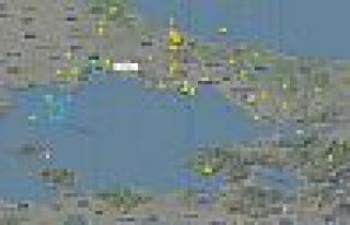 İstanbul'a gelen uçaklar havada tur atıyor