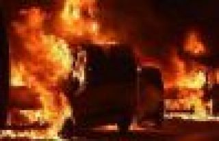 İstanbul'da 23 araç ateşe verildi