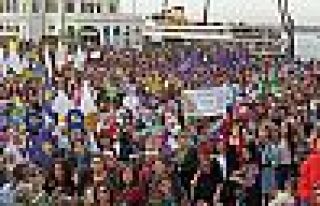 İstanbul'da 8 Mart: Erkek şiddetine karşı ayaktayız,...