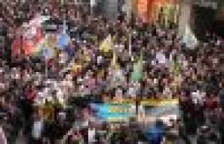 İstanbul'da binler Kobanê ile yürek oldu