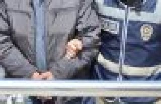 İzmir'de 'paralel yapı' operasyonu: 1 rektör gözaltında