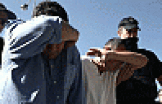 Kaçan askerler Yunanistan'da savcı karşısına...