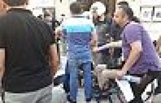 Kadıköy'de darbedilerek gözaltına alınan öğrenciler...