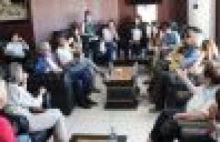 Kadın yazarlar: Gerekirse canlı kalkan oluruz