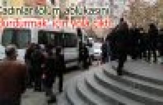 Kadınlar 'ölüm ablukasını durdurmak' için yola...