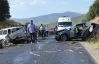 Kafa kafaya çarpıştılar!... 3 ölü, 2 yaralı!