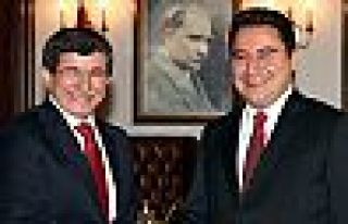 Kamuoyu araştırmacıları Davutoğlu ve Babacan...