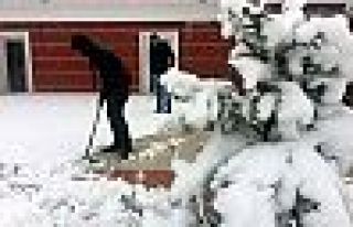 Kars'ta kar kalınlığı 10 cm'yi buldu!