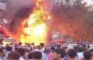 Kırşehir’de HDP'liye ait kitabevi ateşe verildi